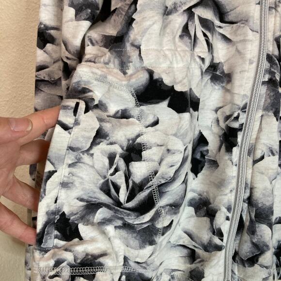 Isaac Mizrahi Live Women's Sweat Jacket Size L Zip Front Black White Floral - Picture 4 of 8